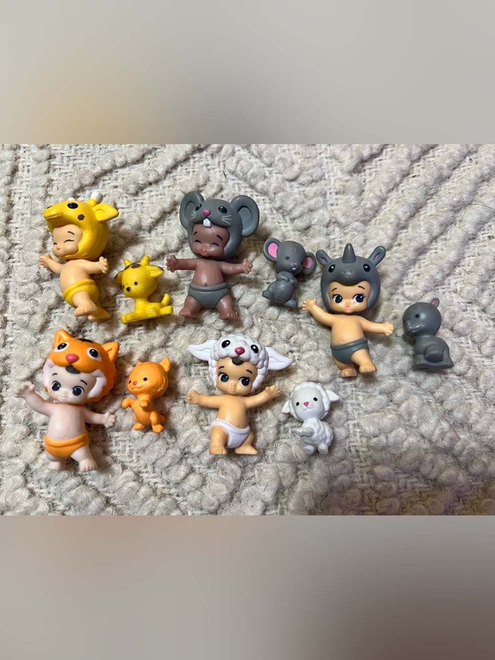 Lot of 10 Moose Toys, Twozies Mini Figures